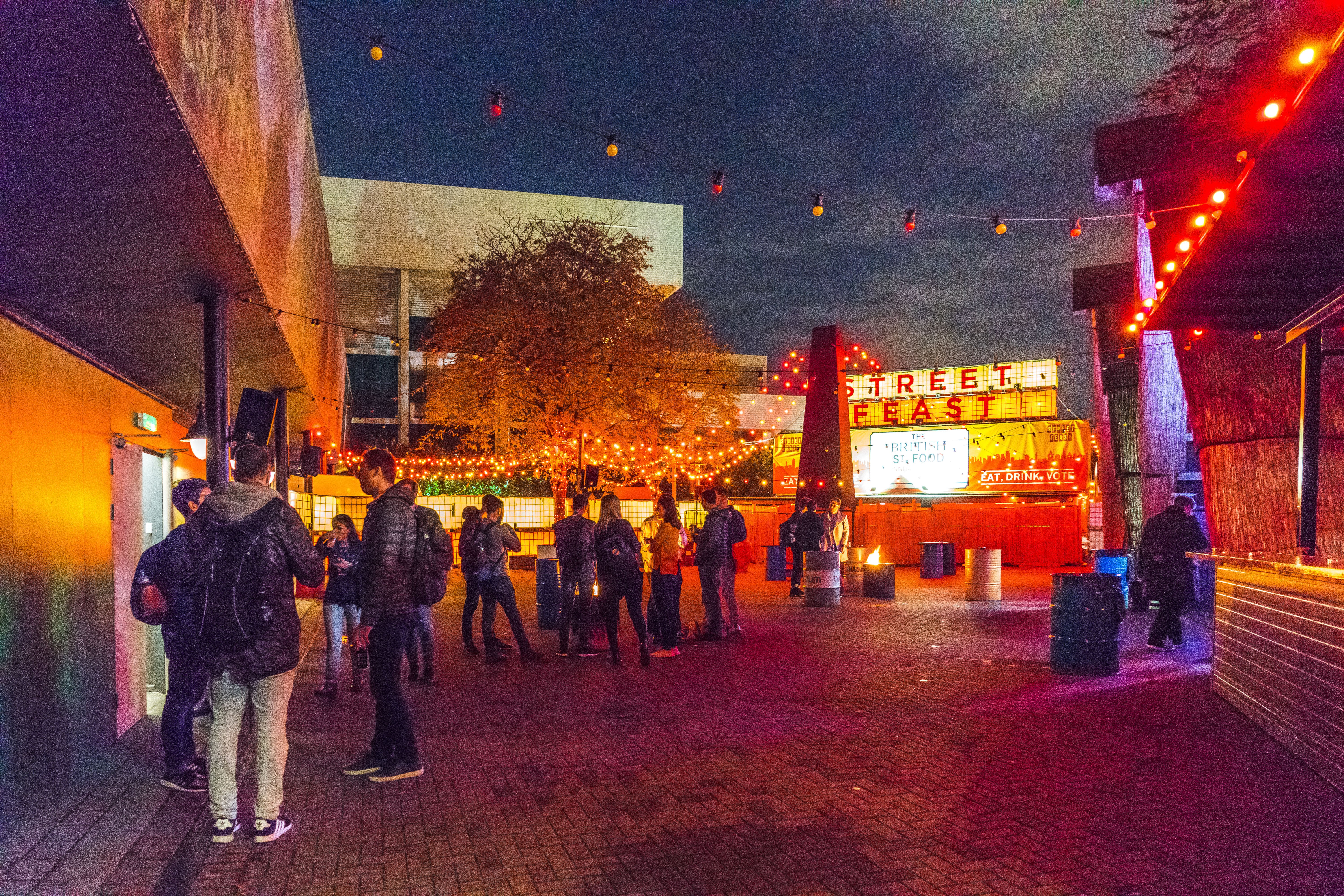 evening-ouside-yard-at-jam-conference